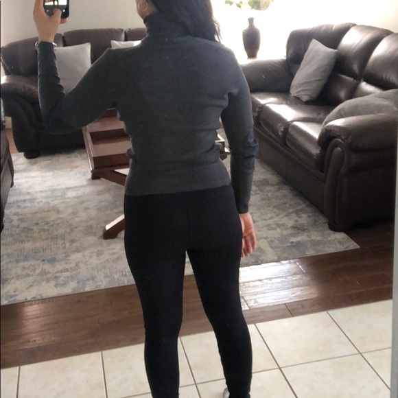 Luxurious PRADA Turtleneck  - 95% wool 😻 - Picture 10 of 11